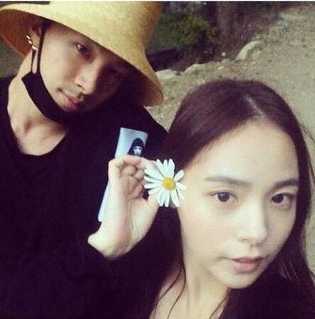 BIGBANG太阳闵孝琳婚礼请柬是什么样的？
