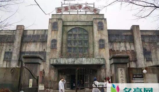 富士急鬼屋三楼不开放，是因为吓死过人吗，里面有什么