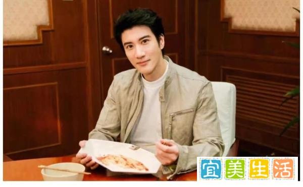 李靓蕾风评急转而下，被质疑心机深遭轮番谩骂，最新回应否认为钱