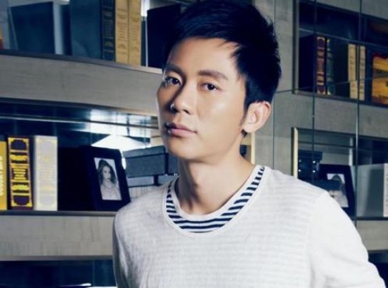 李晨身体抱恙，只能靠轮椅出行？他到底经历了什么？