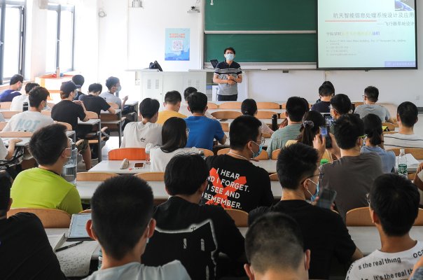 打仲脸充胖子是什么意思?