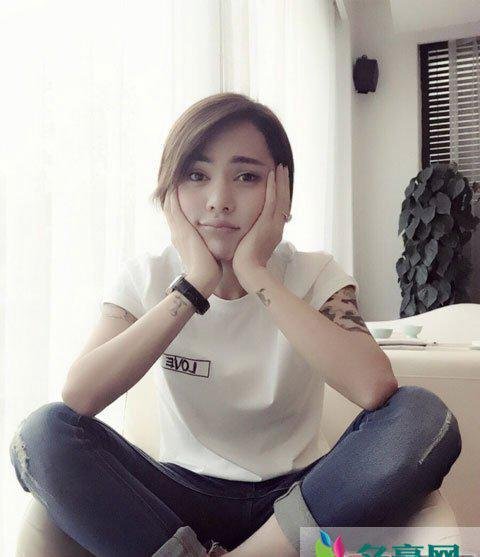 时诗男的女的变性了吗 像关之琳就是整的太厉害了