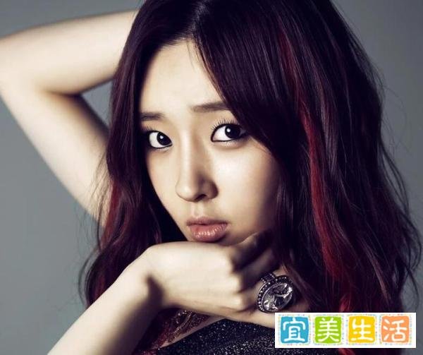 T-ara前成员李雅琳同时宣布离婚、新婚，陷入“出轨”争议