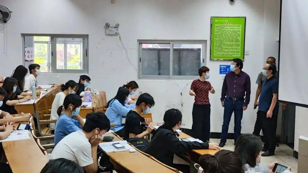 钟南山建议：无疫情学校要开展正常线下教学，如何让家长们无后顾之忧？