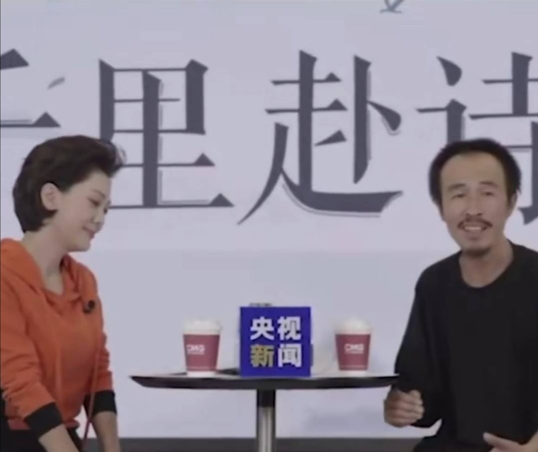 海霞和工地诗人的朗诵邀约实现了，网友对此有何评价？