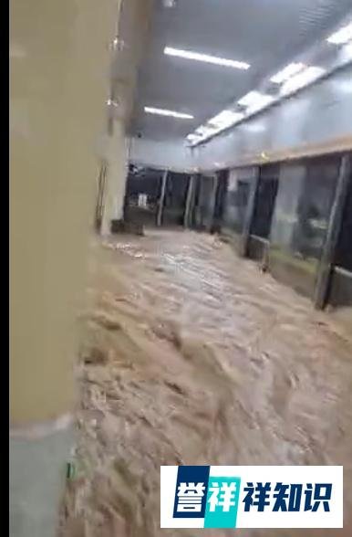 郑州暴雨，淹没地铁