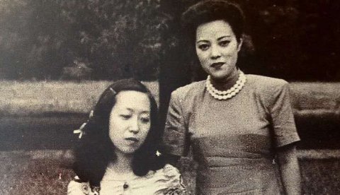 《更衣记》“我们各人住在各人的衣服里”,这句话怎么理解？