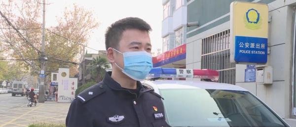 男子逗娃顺走孩子9500元金手镯 这是咋情况?