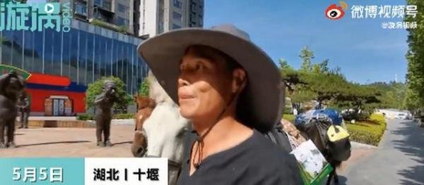 夫妻骑马从新疆回福建已花30多万 这是咋情况？