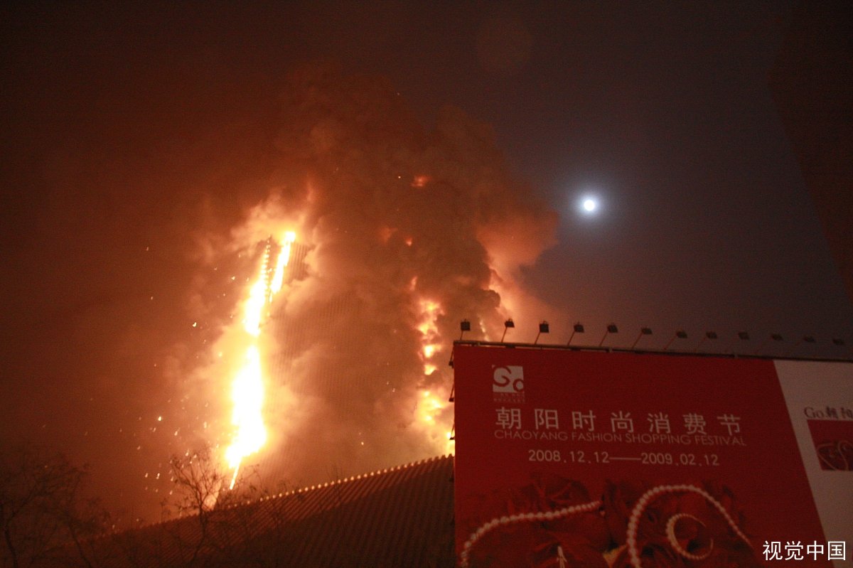 台湾高雄大楼深夜陷“火海”，到底是有人恶意纵火还是另有隐情？