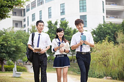 高一女生遭同班男生殴打，家长如何避免孩子遭受校园暴力？