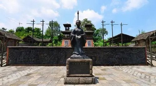 秦始皇对巴寡妇清行上宾之礼，破例修台怀念，她到底有多厉害？