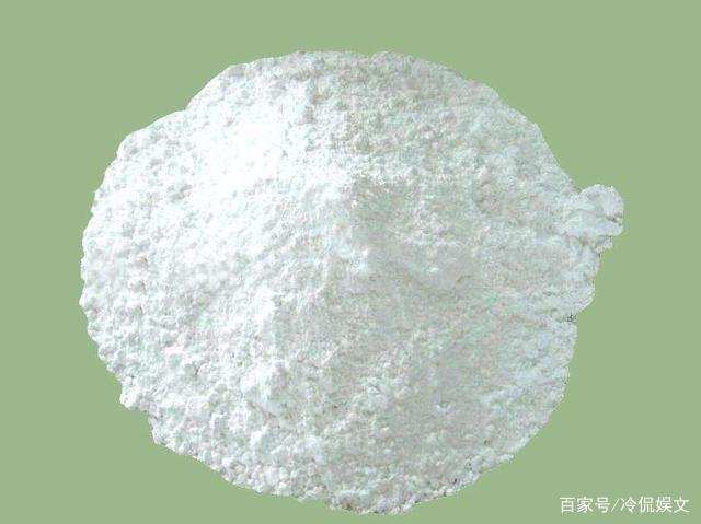 视频曝男子喷不明液体后狗狗迅速死亡,他喷射的液体究竟是什么?