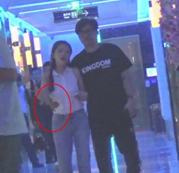 怎么看王岳伦夜晚搂腰美女后…表白李湘