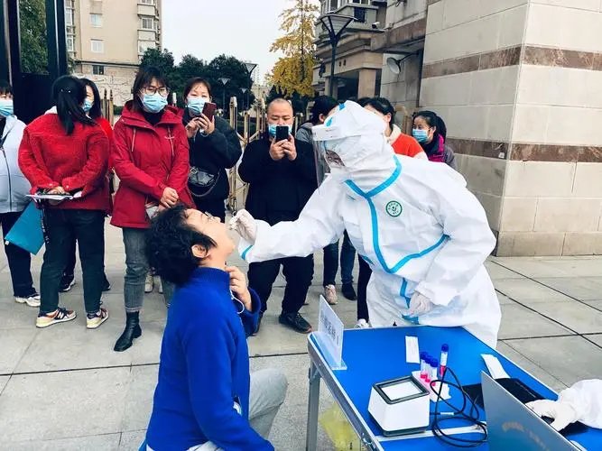 郑州高新区全民核酸“一天两检”,这样做的必要性和科学性在哪里?