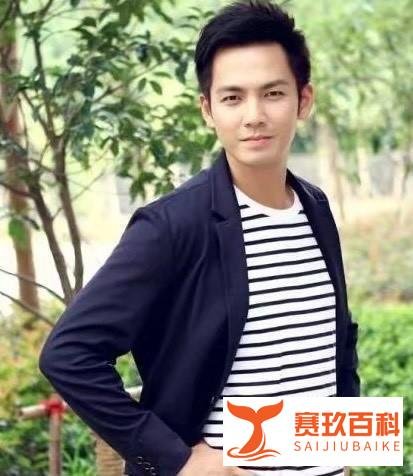 钟汉良小6岁妻子近照疑曝光，低调探班互动默契，被曝已秘密产女