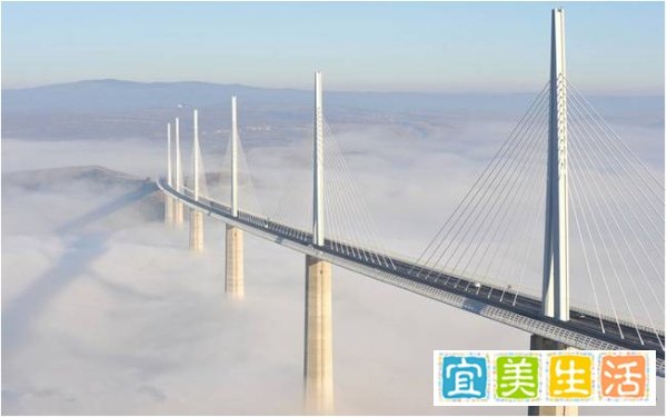 世界最美大桥：花31亿打造力学美学融合奇迹，每年吸引百万游客