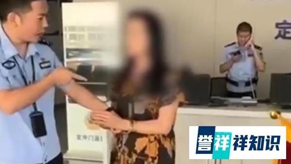 湖北民警收下锦旗后反手给了对方一副手铐