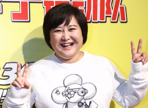 贾玲和姜昆两人长得很像,贾玲被传是姜昆的“私生女”,贾玲是如何回应的?