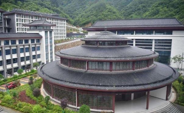 农民工称遭陕西豪华中学拖欠工资3年,相关部门咋回应的