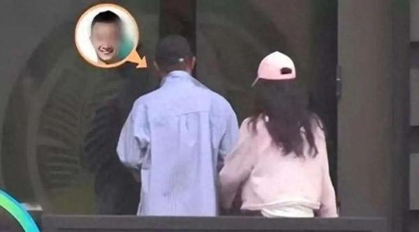演员文章新恋情曝光：夜晚手牵手，是否真爱无疑？