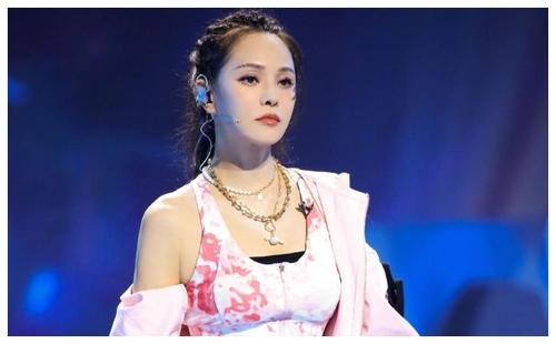 王丽坤发文感谢伊能静,伊能静在姐姐中起到了什么作用?