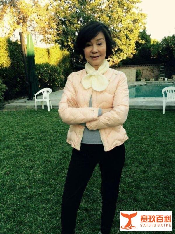 “影后”归亚蕾，与初恋老公携手56年，2个女儿嫁外国人很幸福