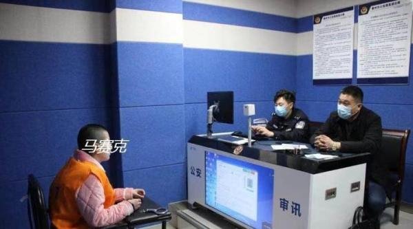 江苏19岁女子持美工刀和铁锤抢金店