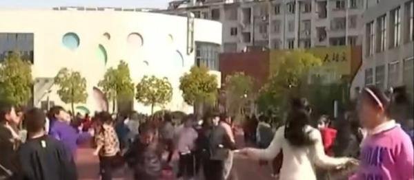 孩子被父母送去戒网学校,回家后杀害自己父母