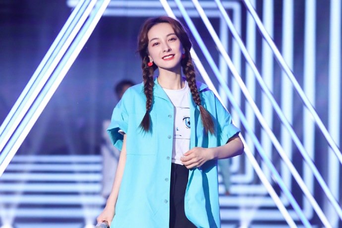 39岁潘玮柏官宣结婚，为何吴昕微博沦陷了？