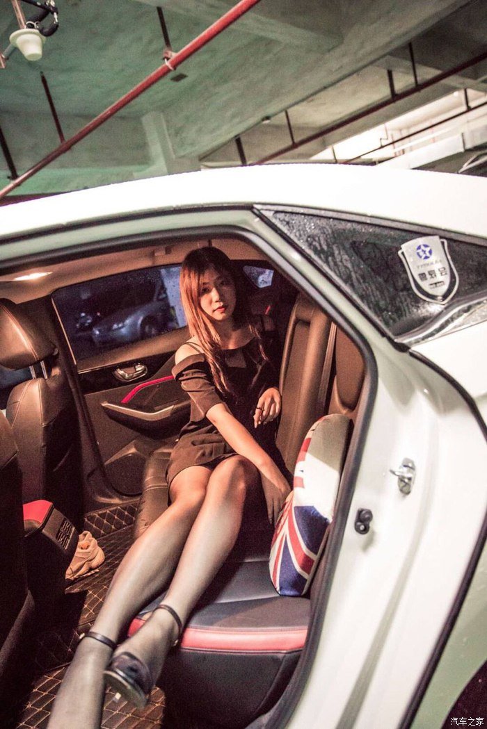 家有贤妻——媳妇当车模，启辰D60，丝袜，香车美女车库秀！！