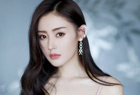 张天爱回应背后有金主，曾否认为金主穿乳环，不惜自曝片酬八千万，啥情况？