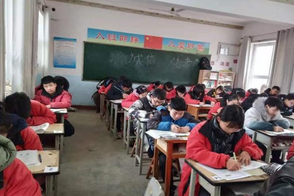潜行什么意思