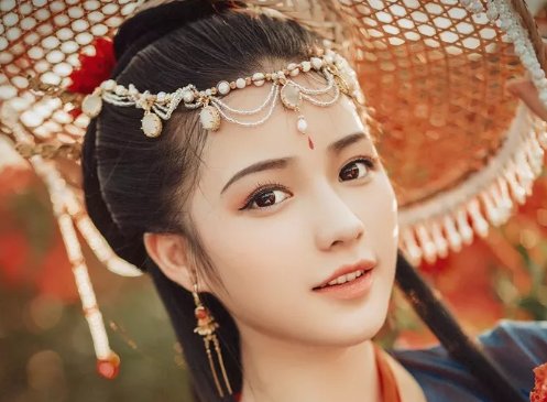 一本女主叫花郁月的小说