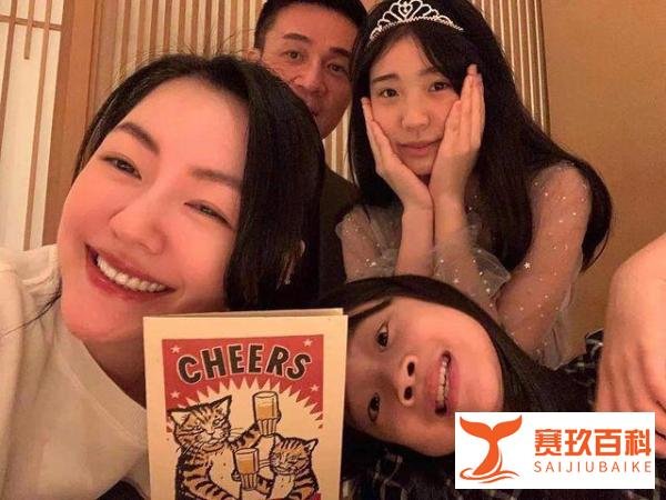 小S回应不当言论,否认立场有问题,网友喊话让她在外网也回应