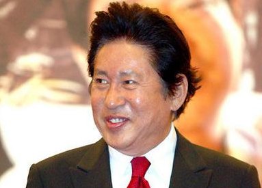 韩国艺人河正宇父亲金勇健要求小39岁女友打胎被诉,原告的诉求是什么?