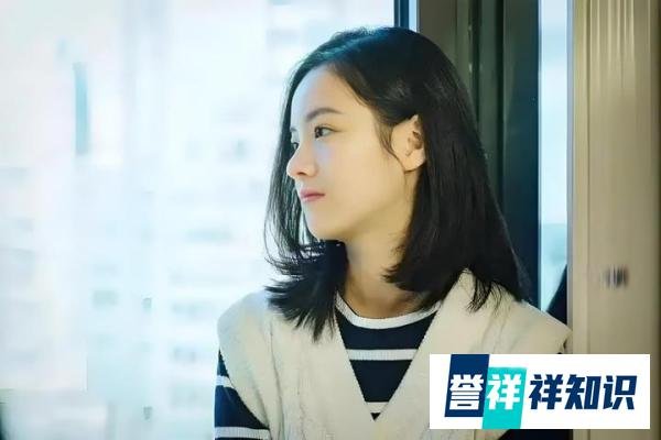 李庚希为何被称为“预制菜影后”?她的作品有何独特之处？