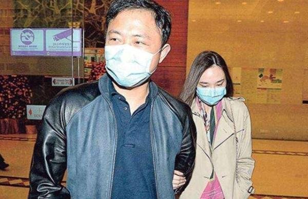 41岁女星吴佩慈，男友纪晓波被爆拖欠房租，曾幻想嫁入豪门