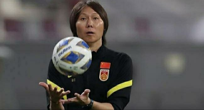 提前换下洛国富后不到10分钟被扳平,李铁对此是如何回应的?