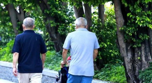 把糖果当保健品卖给老人，这些骗子成了亿万富翁