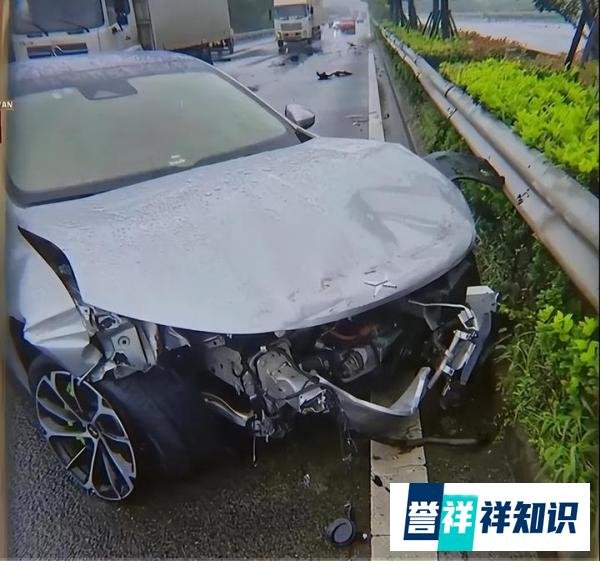小鹏P7上海街头行驶行中自燃,官方回应:路面异物磕破电池包