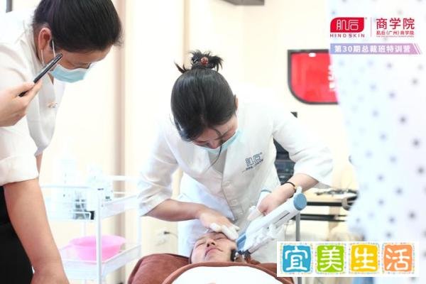 小学生被撞身亡后,母亲被网络色鬼点评身材,还称其是故意卖惨