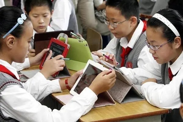 安徽一民办中学要求学生花5800元买平板,其背后的供应商有何来头?