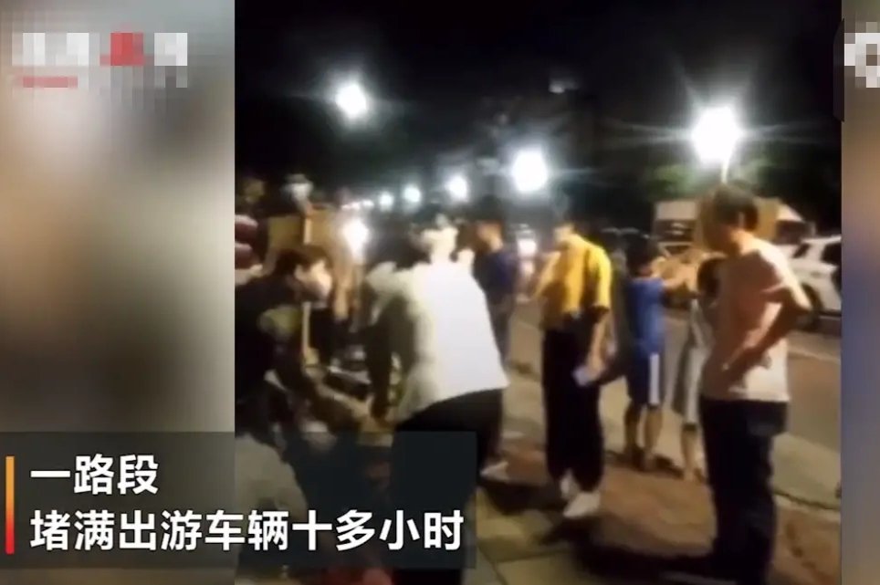 全家出动为堵车路人煮面，吃面的是不是应该给点钱？