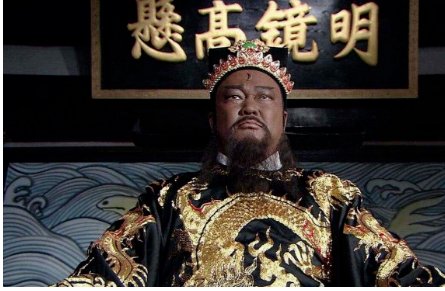 四年级刚正不阿的人物有哪些？