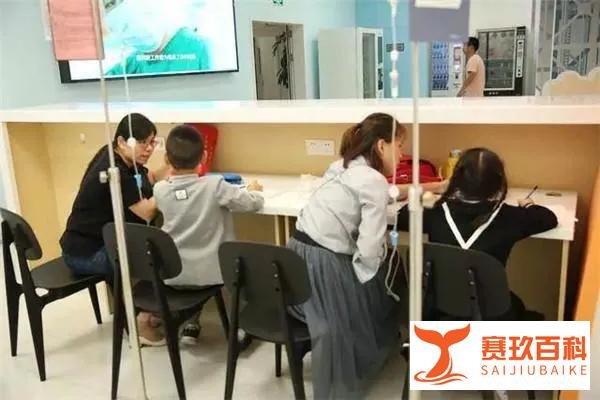 女生肺叶变白妈妈拒住院:耽误功课,吃点退烧药就回去上课!