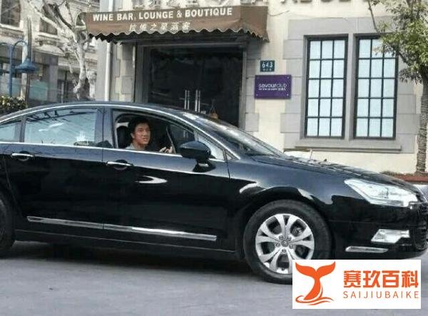 王力宏被解约,演唱会娃哈哈照喝,座驾暴露真实性情,活该他能火