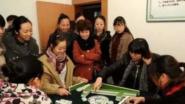 新郎接亲被要求先打麻将，这种要求合理吗？