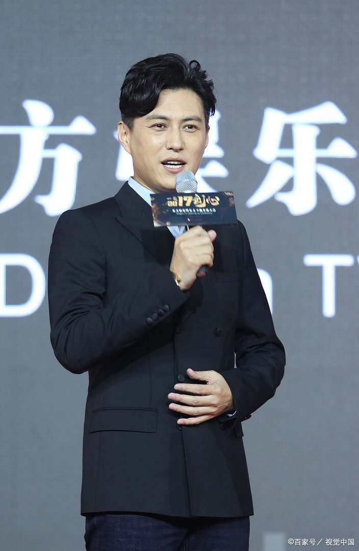 靳东的“老干部”人设是怎么立起来的？为什么有人说他的人设崩塌了？