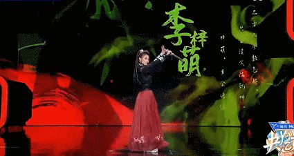 央视9位主持人古装是?